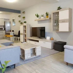  Apartament Spacious With Free Private Parking