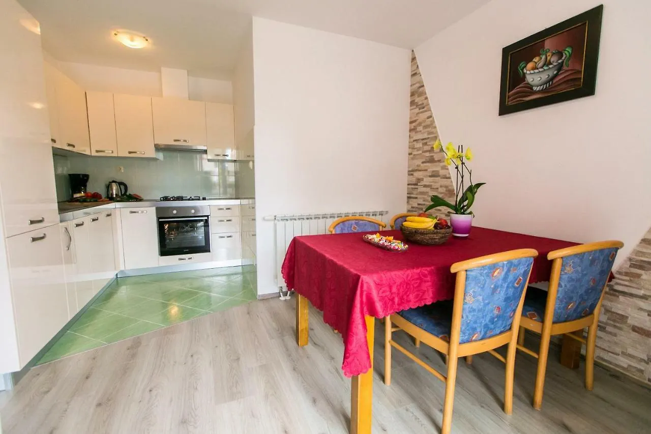 Amela Apartment Pula 0*,  Croatia