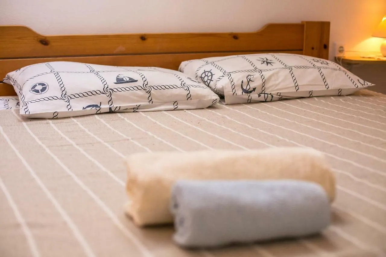 Amela Apartment Pula 0*,