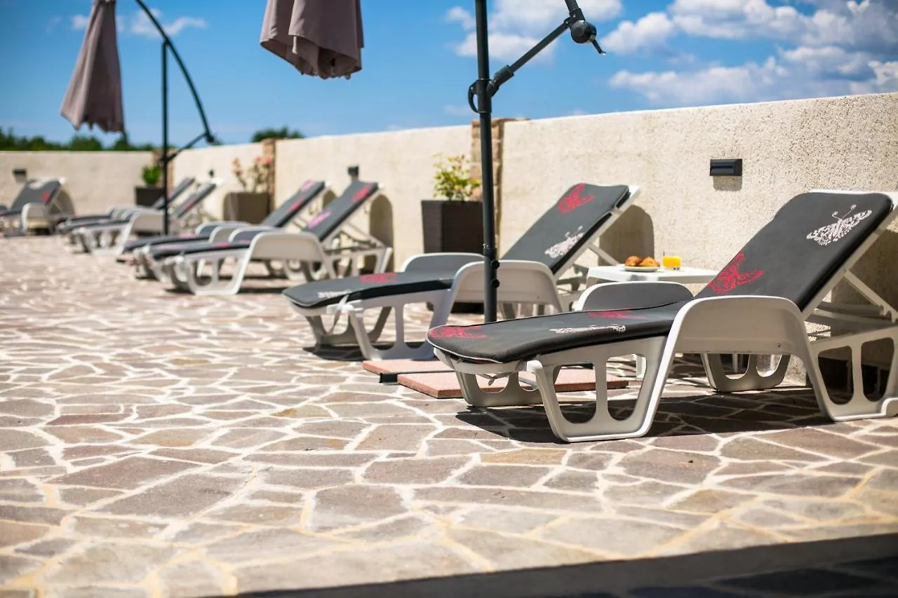 Amela Apartment Pula 0*,  Croatia