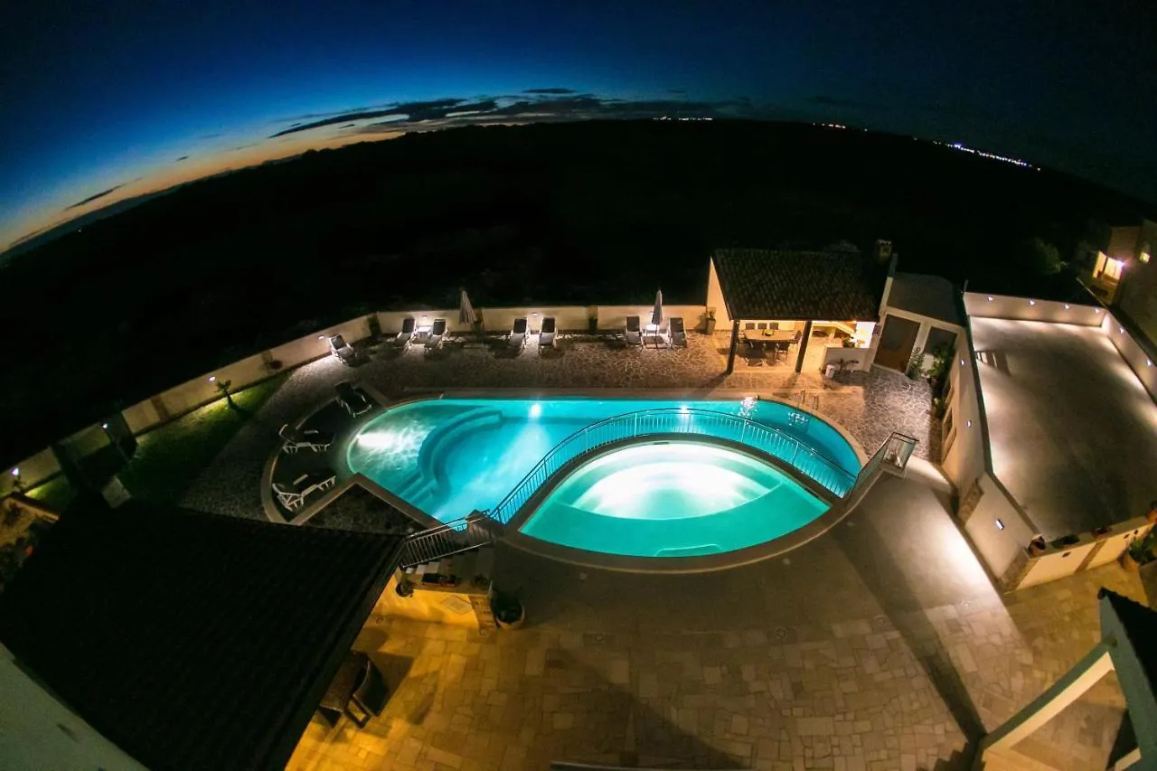 Amela Apartment Pula 0*,  Croatia