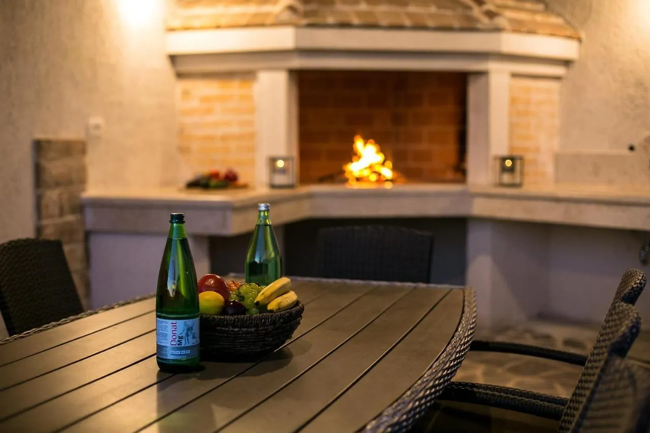 Amela Apartment Pula 0*,  Croatia